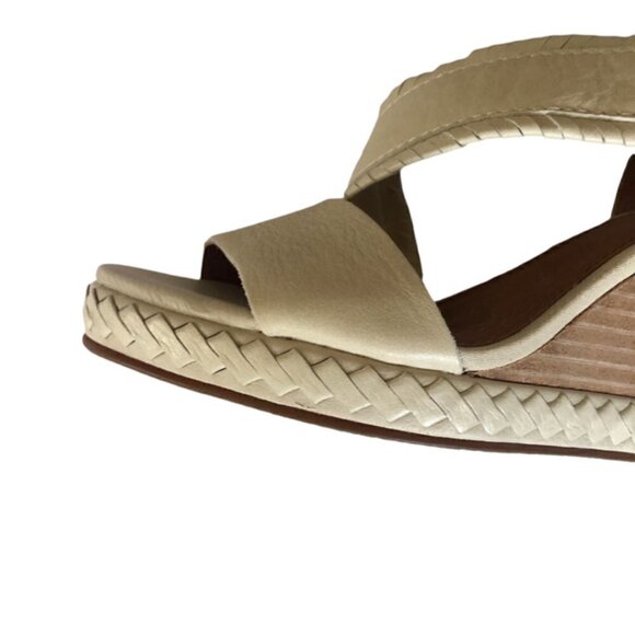 Frye Riviana Off White Feather Wedge Sandal 6 - Picture 7 of 8